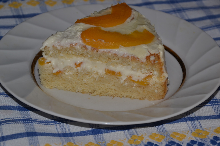 Нежнейший торт с персиками и сливочно-творожным кремом.