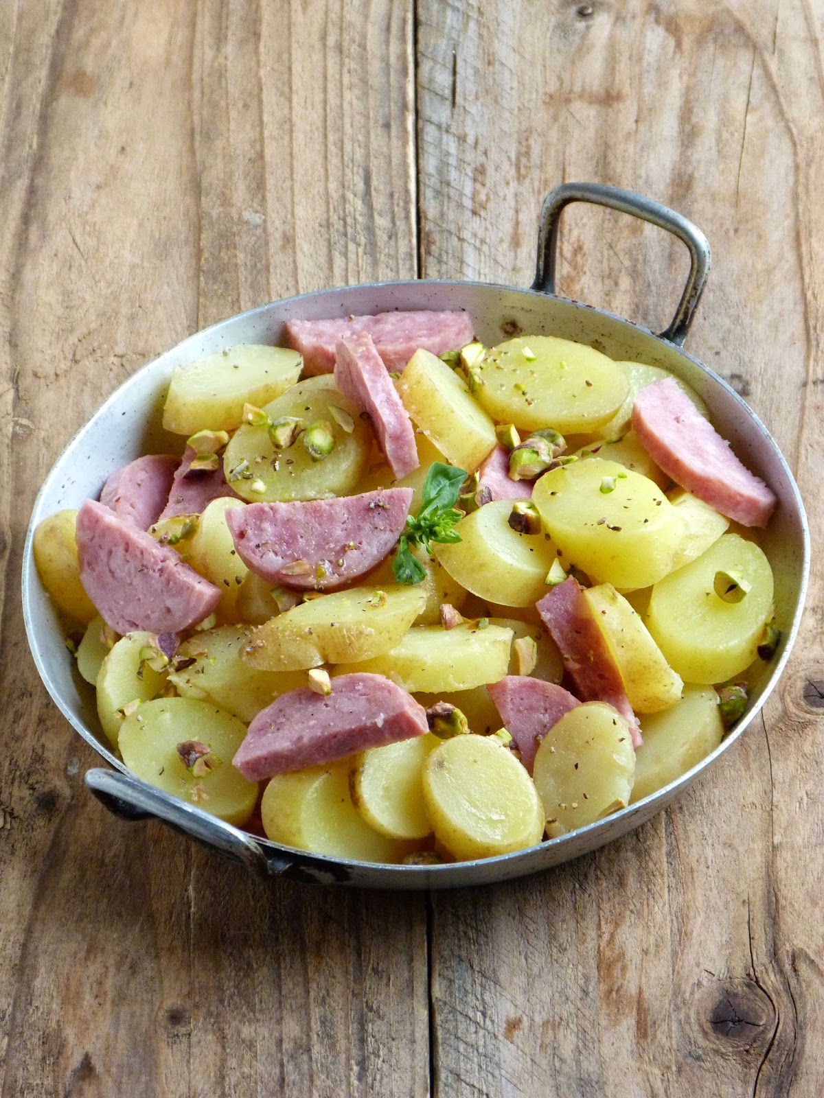 Картофель с колбасками