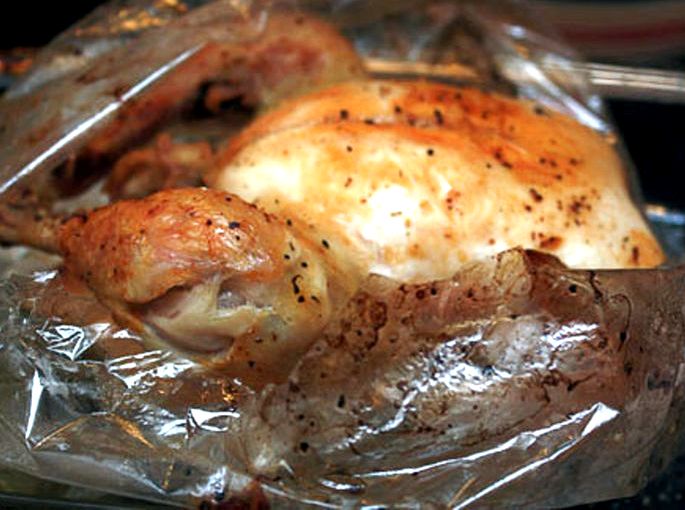 Как запечь курицу в духовке в рукаве для запекания тому же рукав помогает сохранить