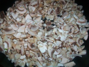 Блинчики с курицей, грибами и сыром. Налистники с начинкой из грибов, сыра и куриного филе: фото к шагу 8.