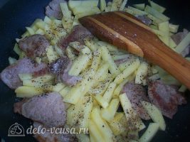 Картошка жареная с мясом. Жареный картофель со свиной вырезкой: фото к шагу 5.