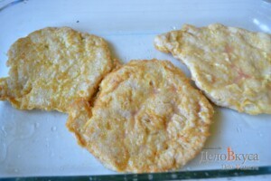 Отбивные в духовке с сыром и помидорами: фото к шагу 7.