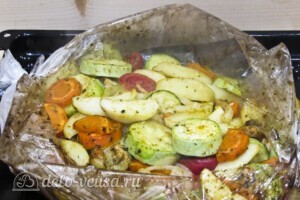 Куриное филе с овощами в рукаве: фото к шагу 12.