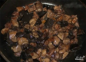 Мясо в горшочках с грибами и сыром - фото шаг 1