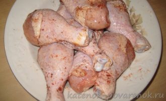 Куриные ножки с картошкой, запеченные в духовке в рукаве - шаг 6