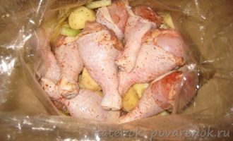 Куриные ножки с картошкой, запеченные в духовке в рукаве - шаг 7