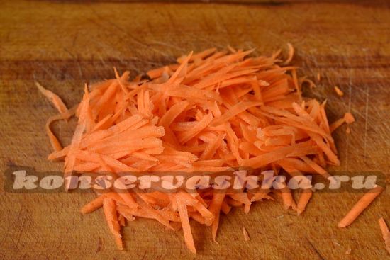 морковку шинкуем ножом