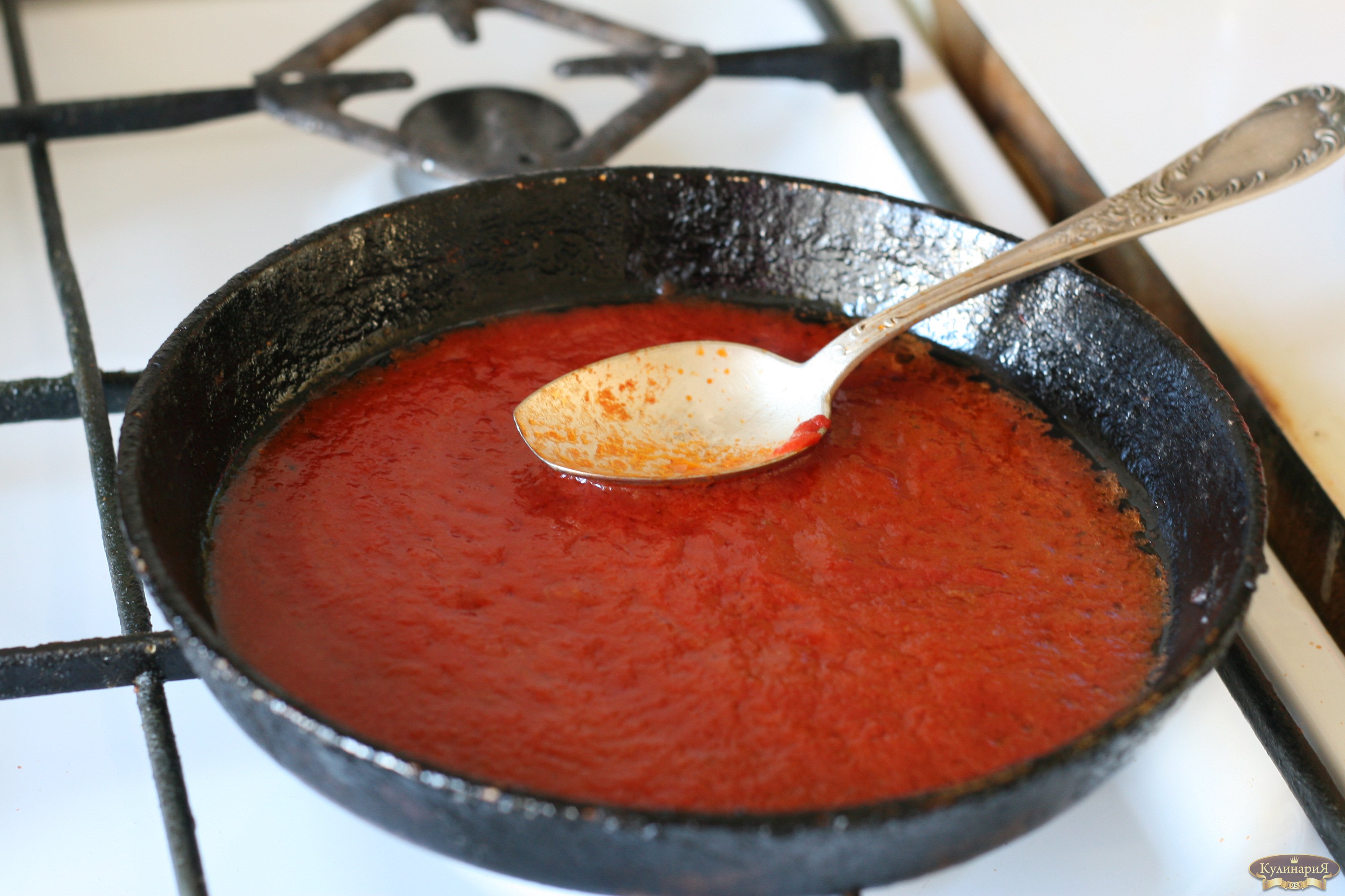 Нужно ли пережаривать томатную пасту в суп
