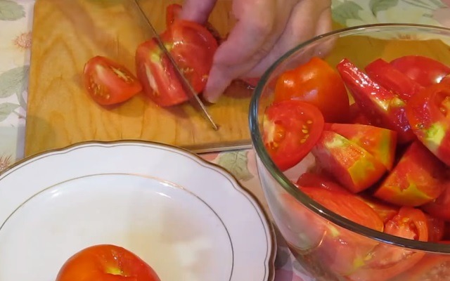 томаты режем