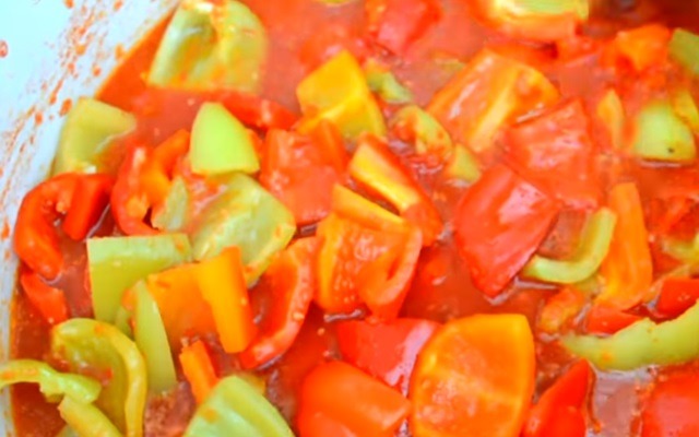 перец добавить к томатам