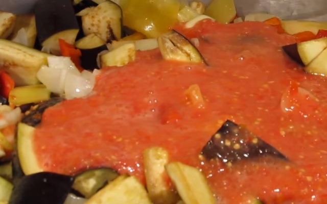 Рецепты приготовления лечо из помидор и перца, с баклажанами на зиму