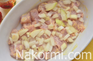 Филе индейки, запеченное с картофелем в духовке