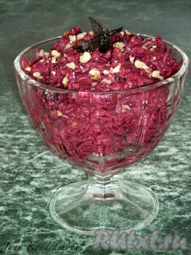 Салат из свеклы с черносливом и грецкими орехами 