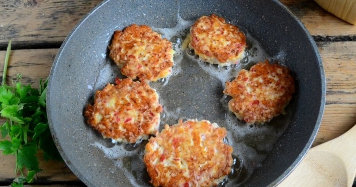 Котлетки из крабовых палочек с сыром и яйцами рецепт с фото на сковороде