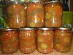 Рецепт огурцов резаных в томатной заливке