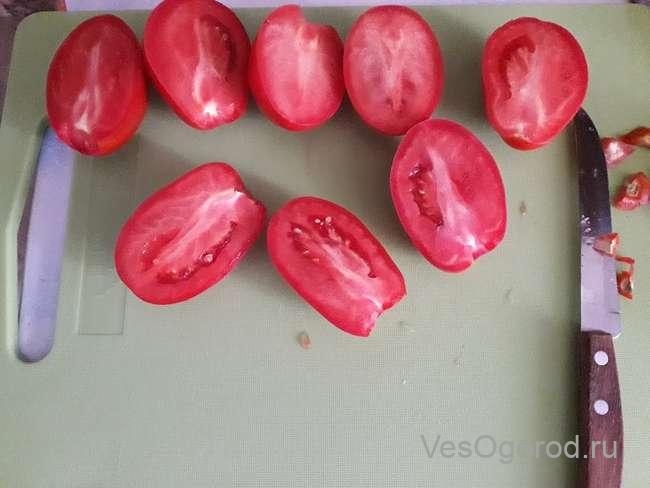 Режем помидоры для заготовки