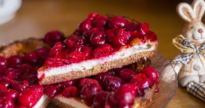 Пирог с замороженными ягодами – вкусное лакомство для зимнего чаепития и не только!