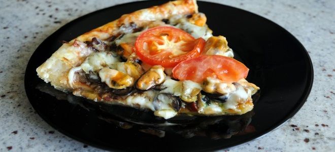 Пицца на сковороде из морепродуктов