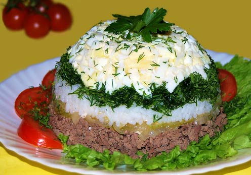 Печеночный салат с сыром и перцем