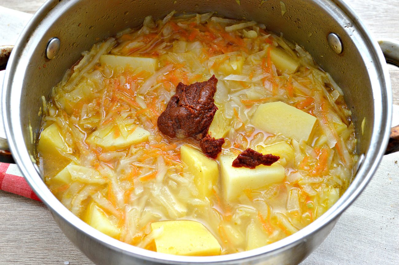 Картошка с капустой и мясом тушеная в казане рецепт с фото
