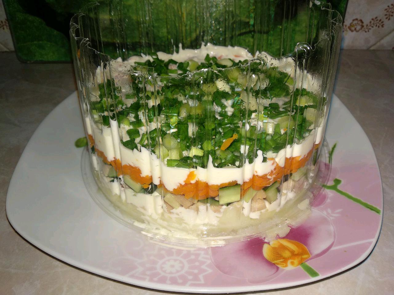 Овощной слоеный салат
