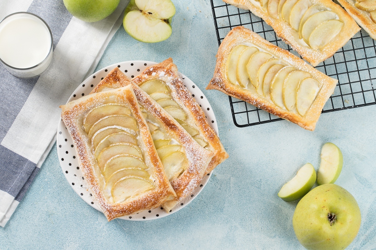 Бездрожжевое слоеное тесто с яблоками рецепт с фото
